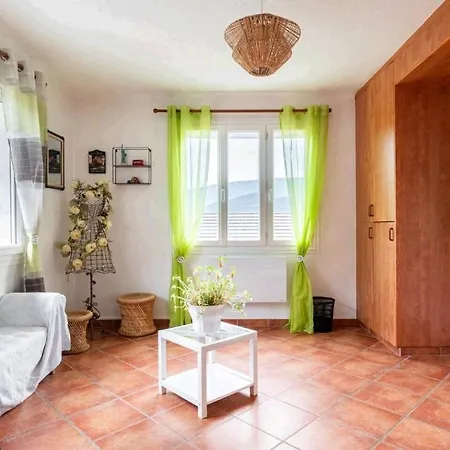 Jolie T4 La Zoune Avec Jardin 8 Personnes Chorges